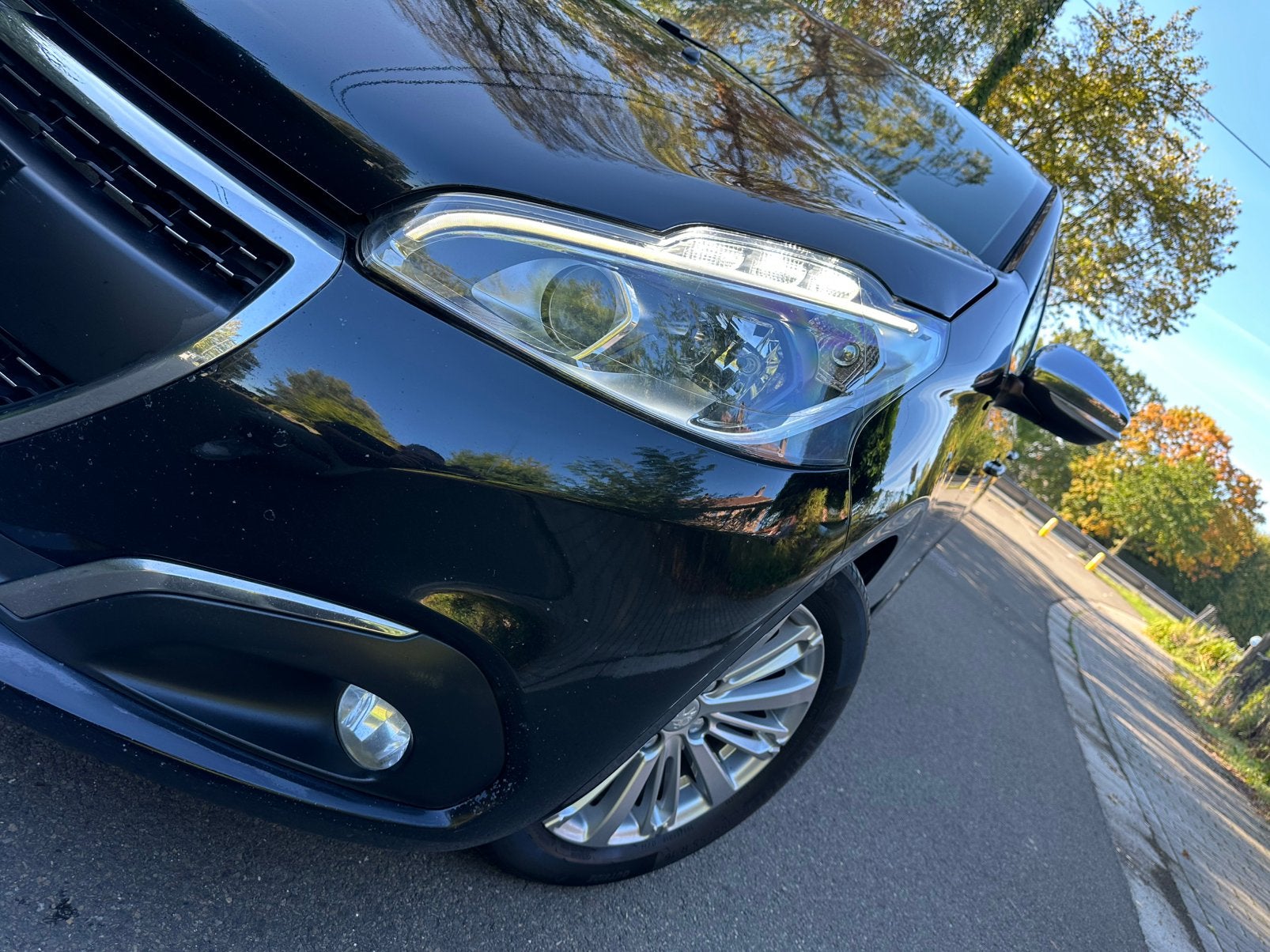 Peugeot 208 styl editie facelift/benzine/airco/5deurs, Auto's, Voorwielaandrijving, Dealer onderhouden, Stof, Zwart