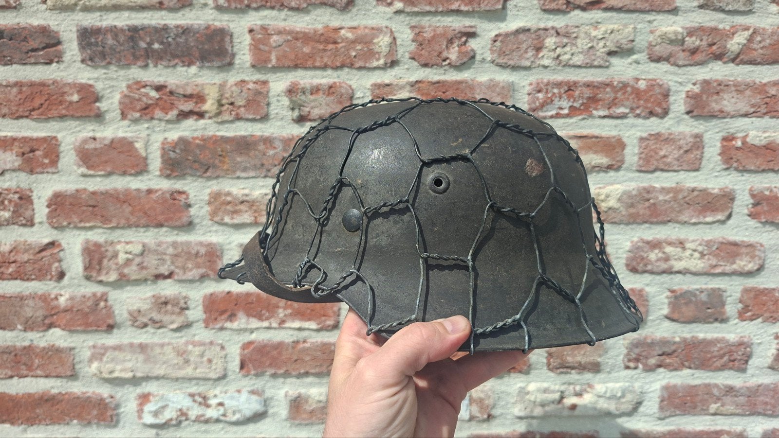 Duitse m42 helm met gaas, Verzamelen, Militaria | Tweede Wereldoorlog, Ophalen