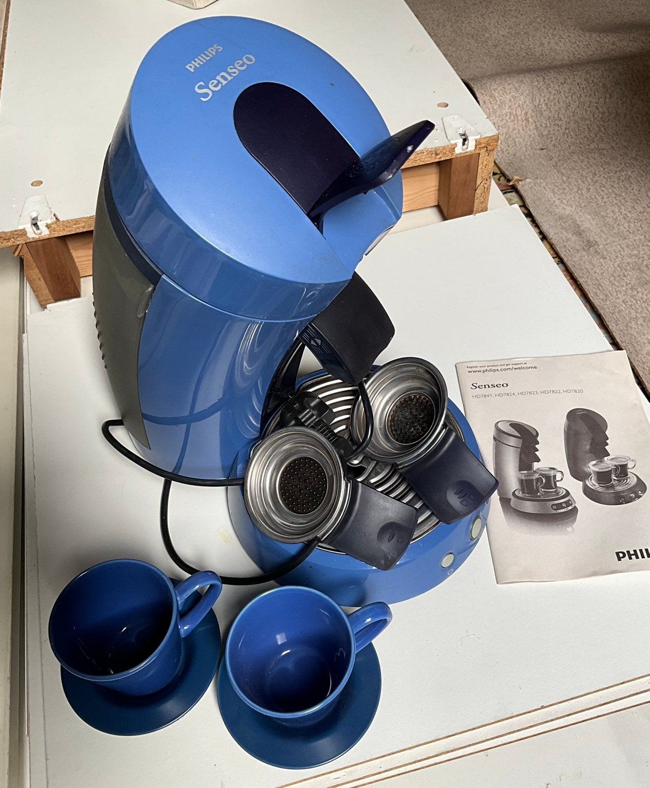 Senseo koffiemachine + 2 koffietassen ., Ophalen, Gebruikt, Koffiemachine, Koffiepads en cups