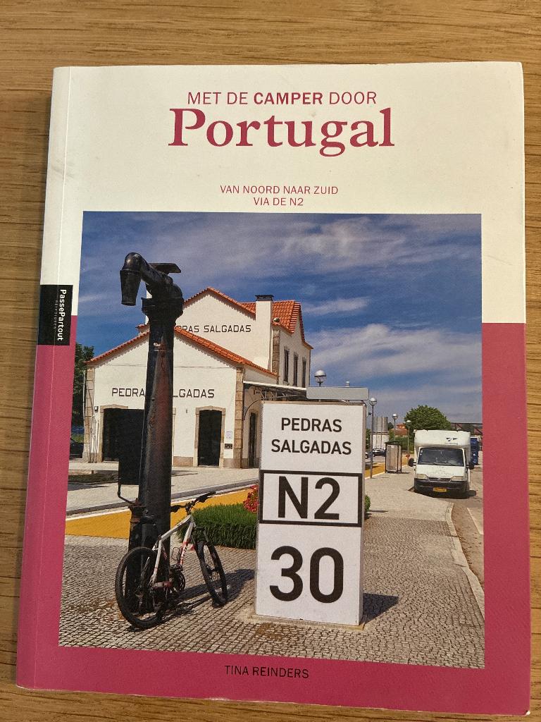 Met de camper door Portugal reisgids, Boeken, Europa, Ophalen of Verzenden, Tina Reinders, Reisgids of -boek