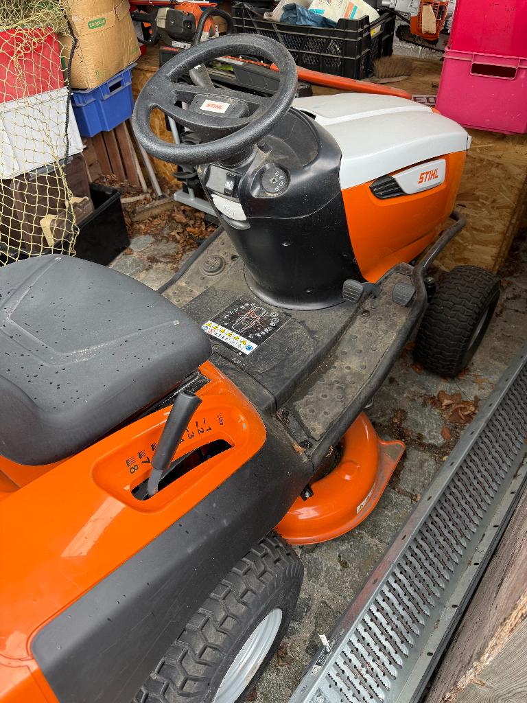 zitmaaier stihl, Tuin en Terras, Ophalen, Zo goed als nieuw, Benzine-grasmaaier, 50 cm of meer