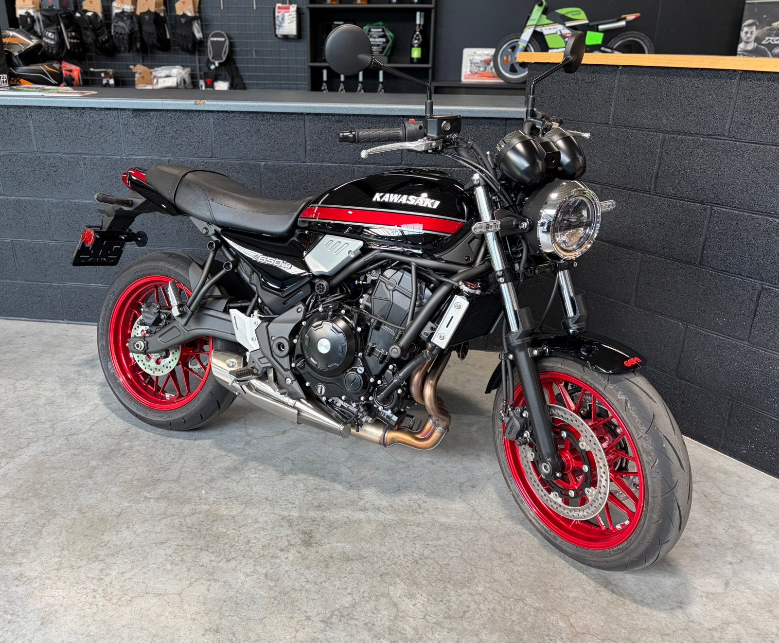 Kawasaki Z650RS Demofiets, Motoren, Particulier