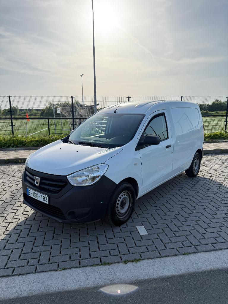 Dacia Dokker 1.5 dCi - TVA - Garantie, Auto's, Voorwielaandrijving, Euro 5, Lederen bekleding, Zwart
