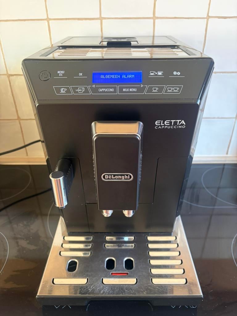 Delonghi Cappuccino Eletta - zwart, Elektronische apparatuur, Ophalen, Gebruikt, Overige modellen, 10 kopjes of meer