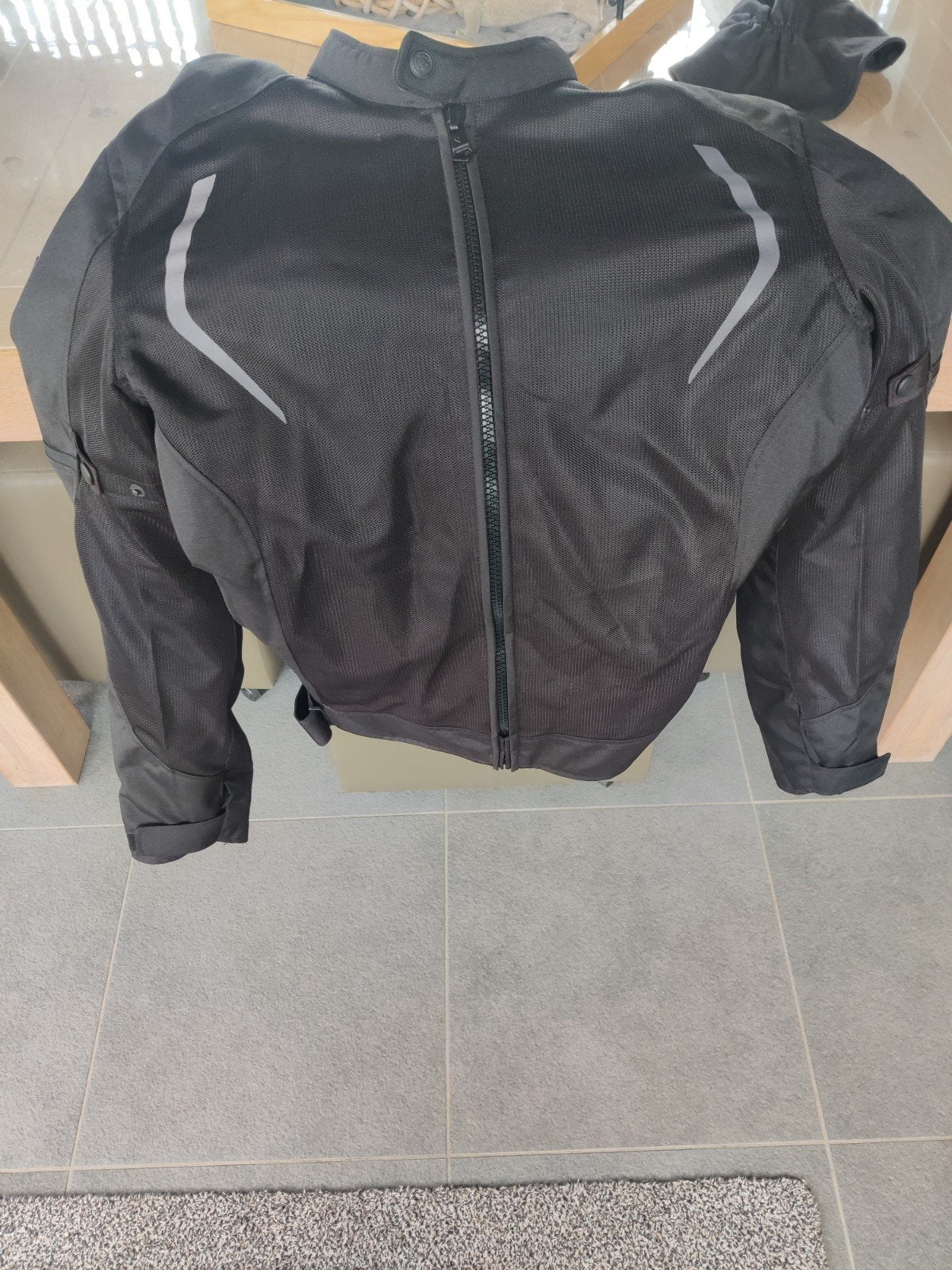 Gilet et pantalon, Motos, Enlèvement
