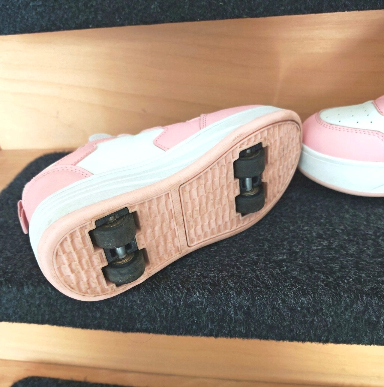 Meisjes sneakers rolschaatsen, Kinderen en Baby's, Kinderkleding | Schoenen en Sokken, Ophalen