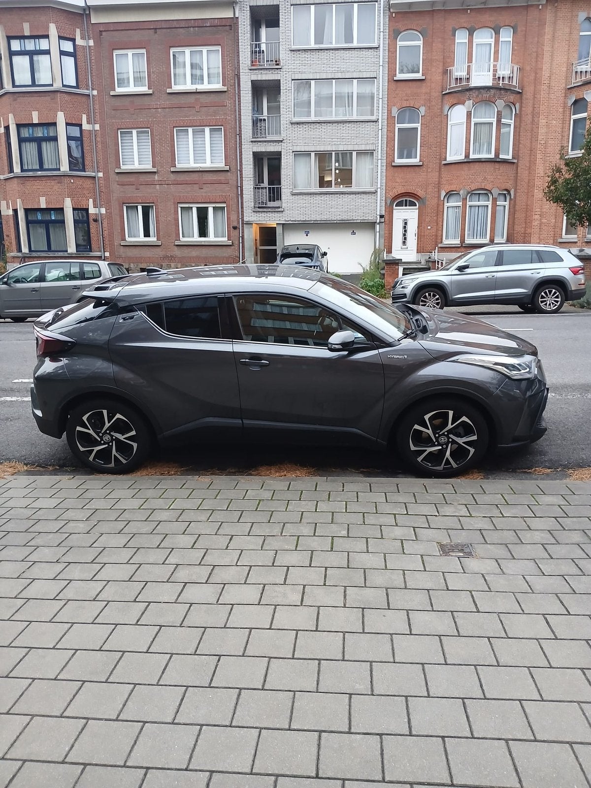 TOYOTA CHR Hybrid Automatic jaar 2020, Dealer onderhouden, Stof, Euro 6, 4 cilinders