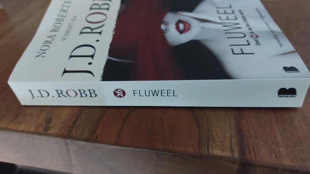 Fluweel J.D.ROBB, Boeken, Ophalen of Verzenden, Zo goed als nieuw, J.D. Robb; Nora Roberts