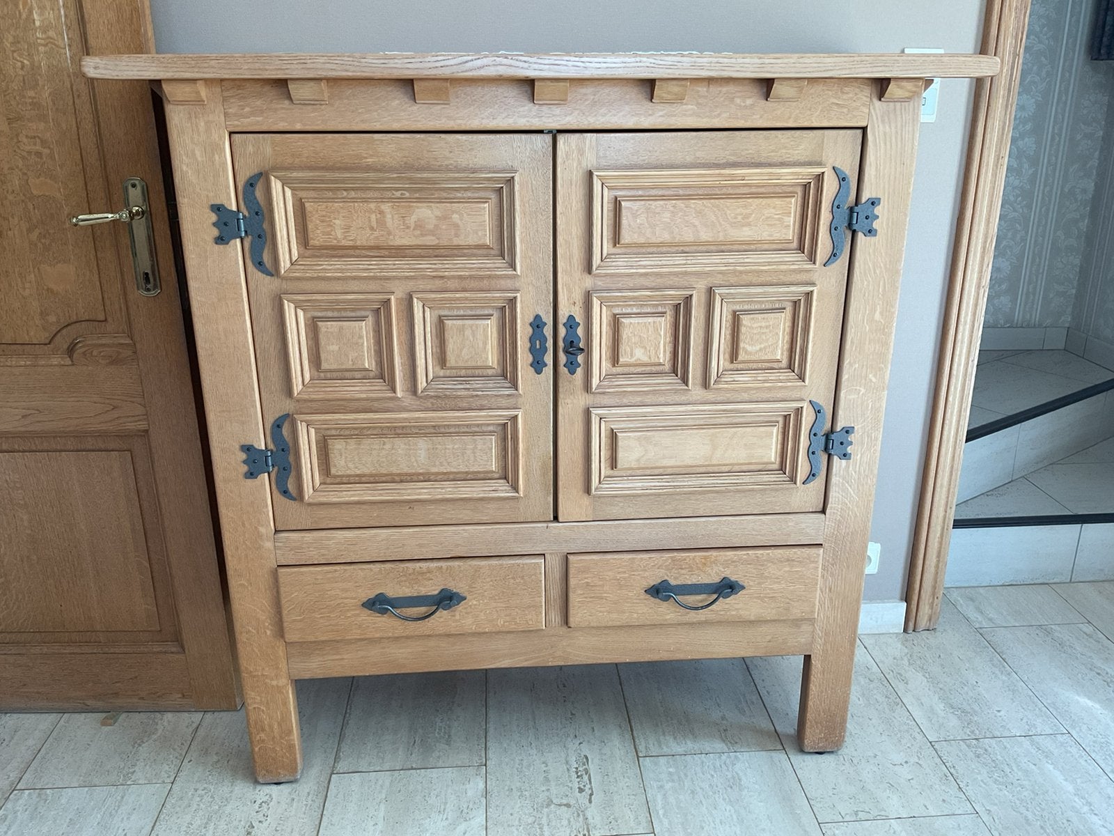 Tafel met bijhorende barkast, Enlèvement, Utilisé