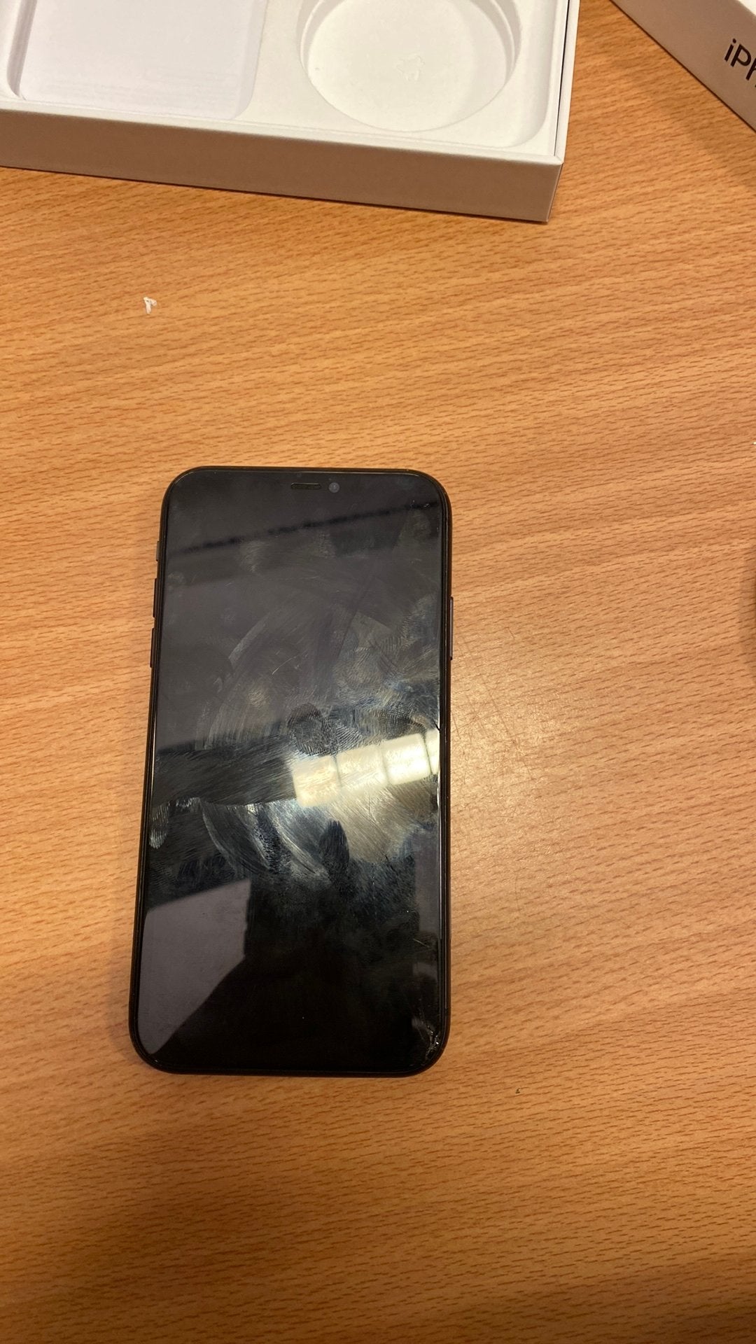 iPhone 11 – Werkt goed, maar start steeds opnieuw op, Telecommunicatie, Mobiele telefoons | Apple iPhone, Ophalen, Zo goed als nieuw
