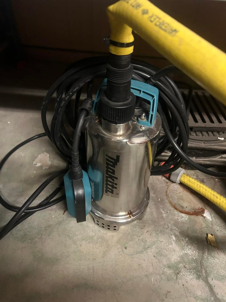 Makita dompelpomp, Ophalen, Zo goed als nieuw, Dompelpomp