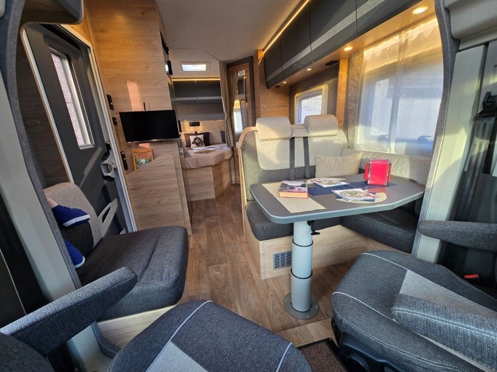 Dethleffs Just Go T6905-06/2024-16.975km+Opties+Garantie, Caravans en Kamperen, Ford, 6 tot 7 meter, Bedrijf, Diesel