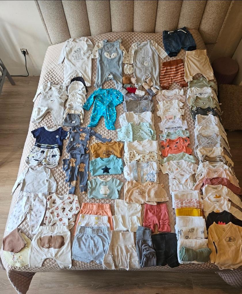 LOT VÊTEMENTS BÉBÉ (0-1 MOIS) Idéal pour garçon ou mixte, Enfants & Bébés, Vêtements de bébé | Bonnets, Écharpes & Moufles, Bonnet