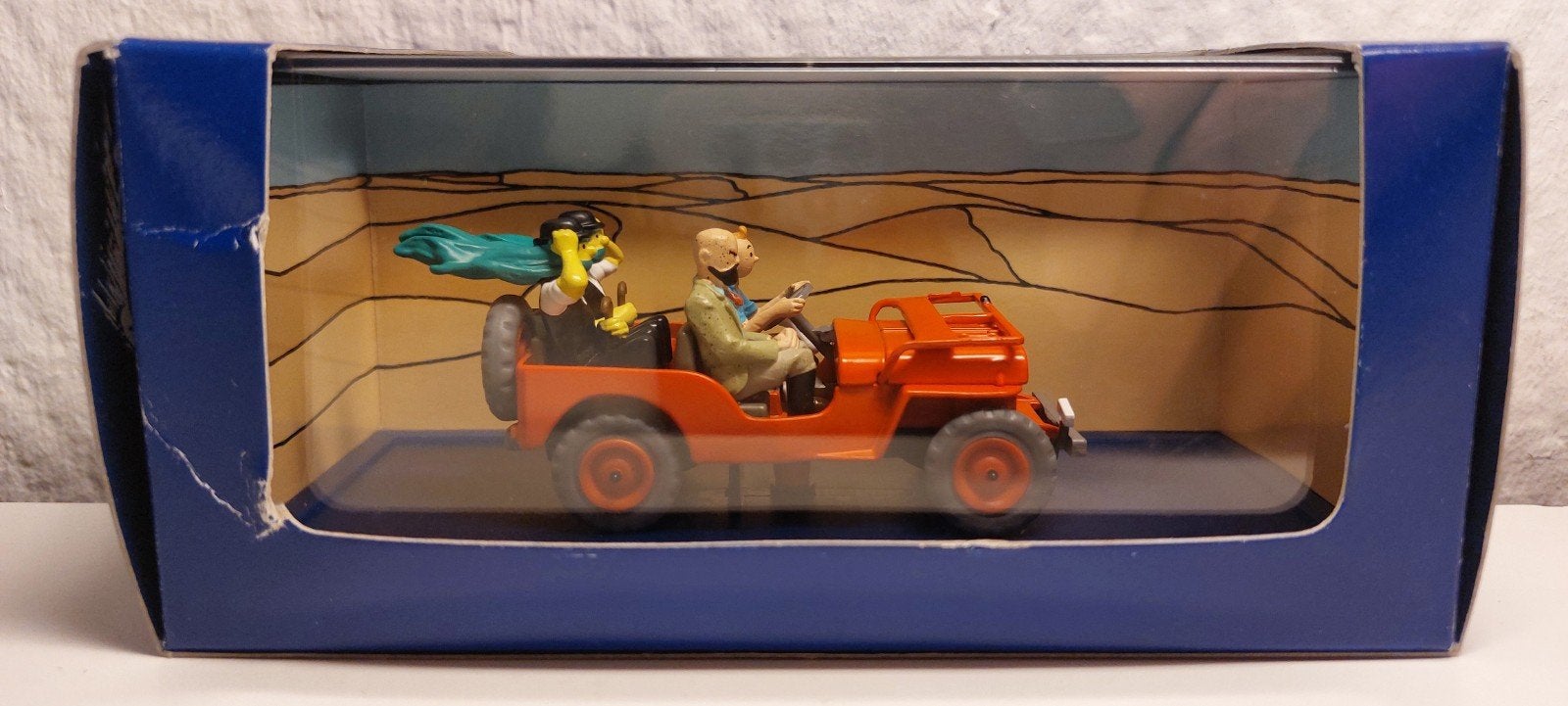 Voiture TINTIN Atlas 1/43 'La Jeep rouge sur la couverture d, Collections, Enlèvement ou Envoi, Tintin, Neuf, Statue ou Figurine