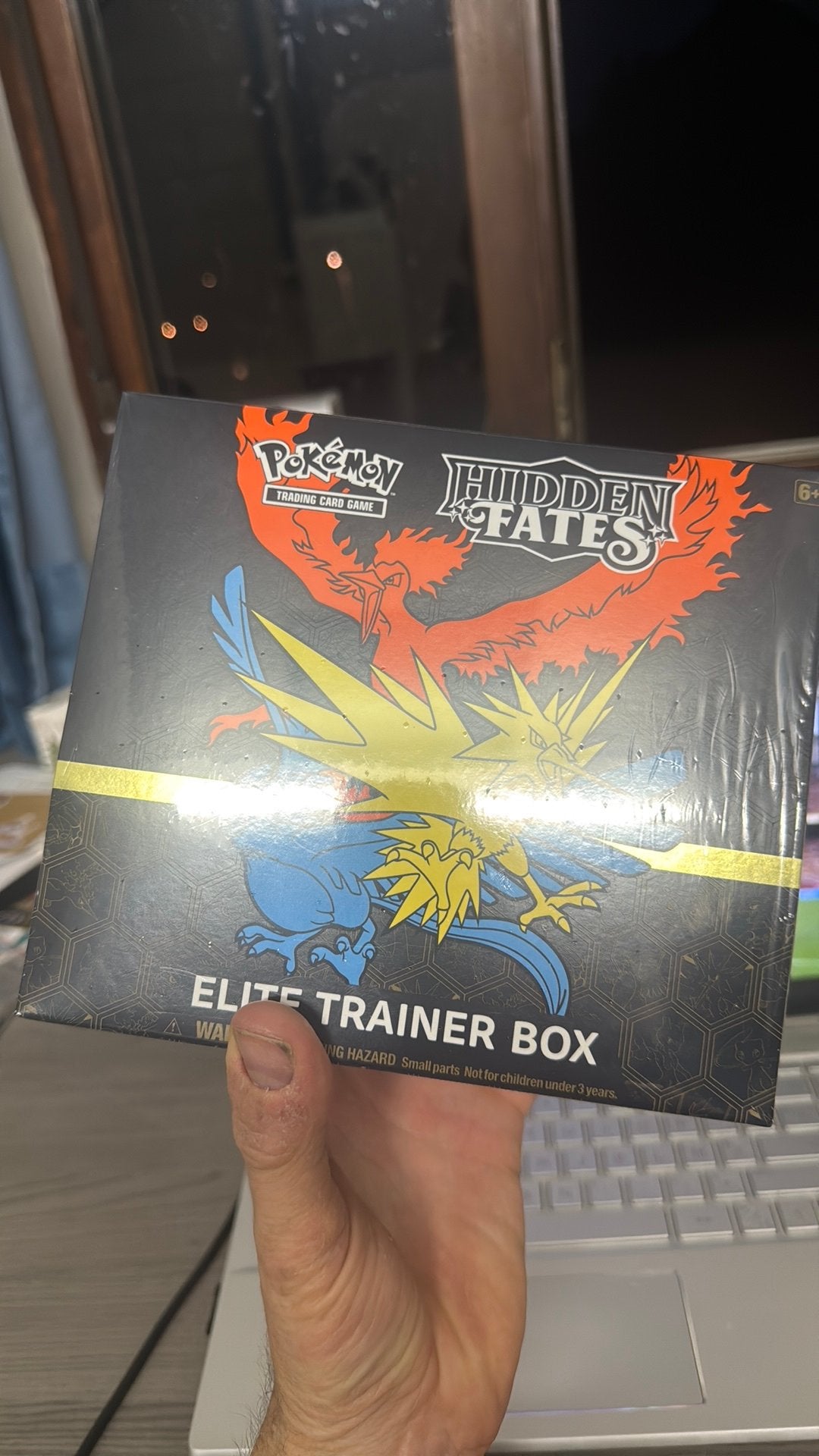 Hidden fates elite trainer box pokemon, Hobby en Vrije tijd, Verzamelkaartspellen | Magic the Gathering, Ophalen, Zo goed als nieuw