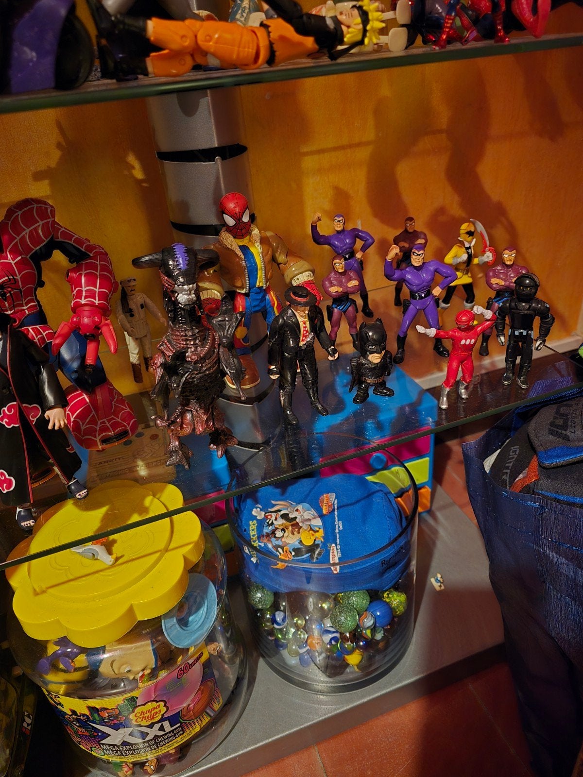 Figurine, Offres d'emploi