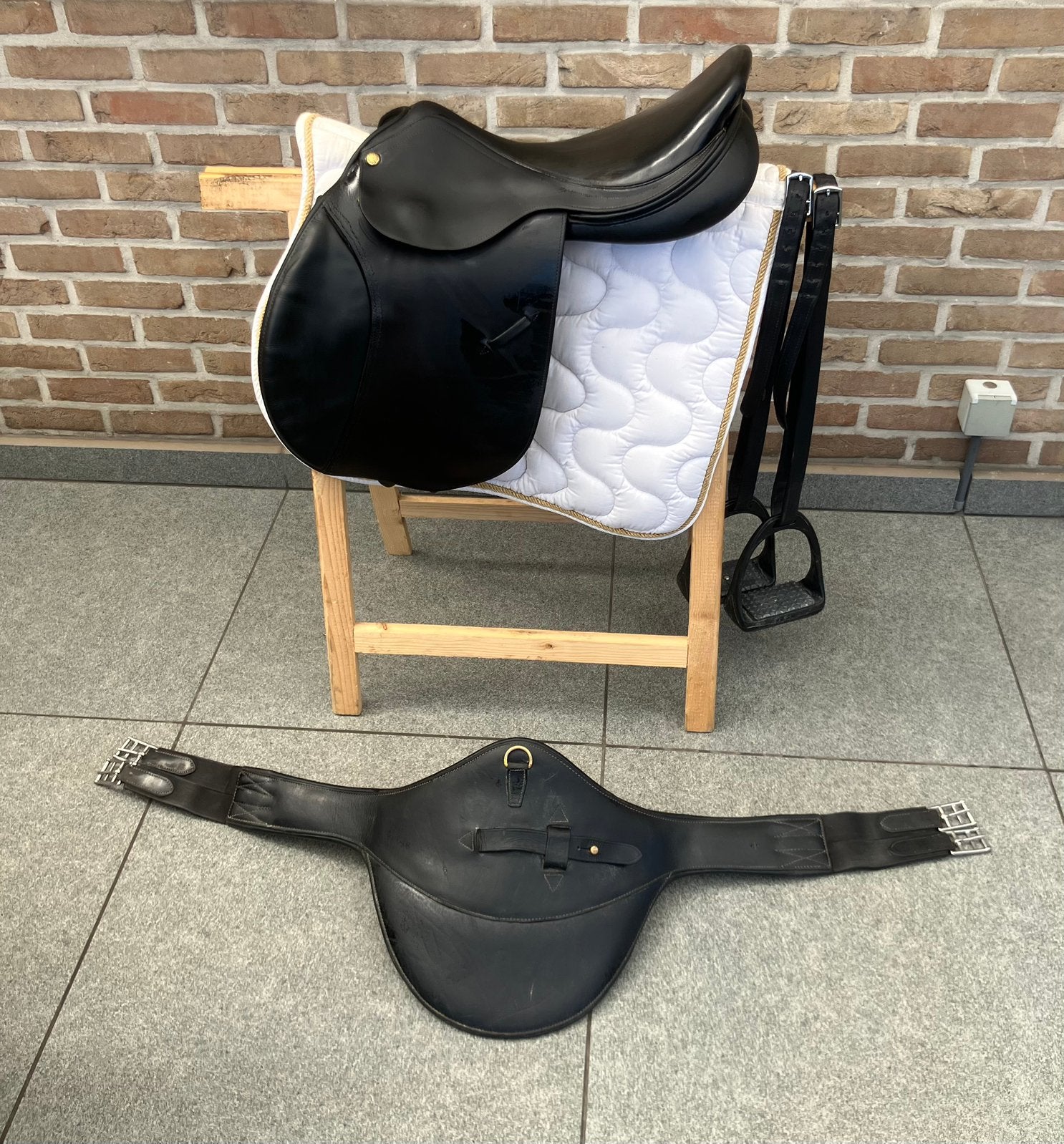 Springzadel Pessoa 17 inch + toebehoren, Dieren en Toebehoren, Ophalen of Verzenden, Zo goed als nieuw