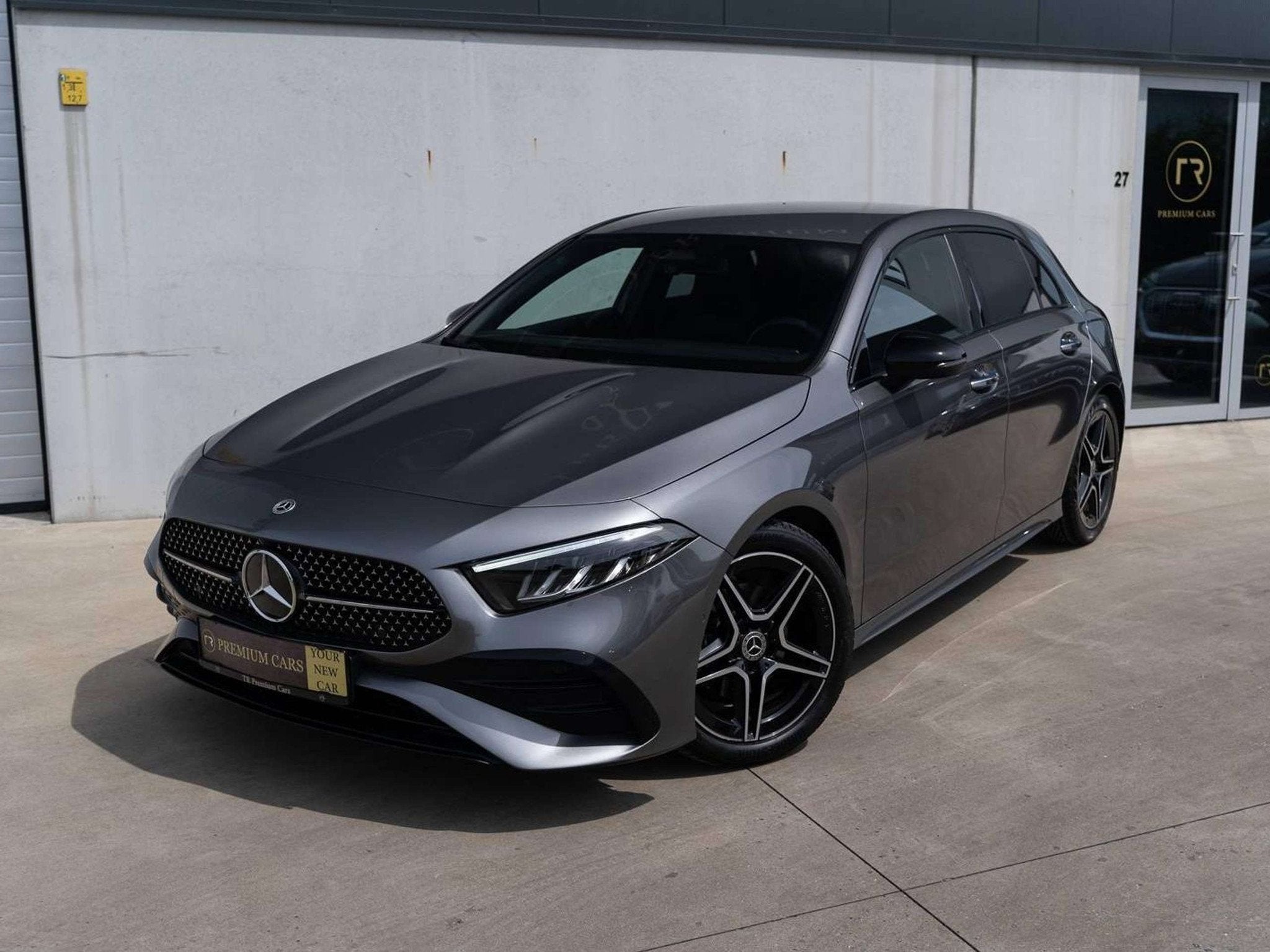Mercedes-Benz A-Klasse 180 AMG Line l Night l Carplay l Heat, Gebruikt, 4 cilinders, 136 pk, Bedrijf