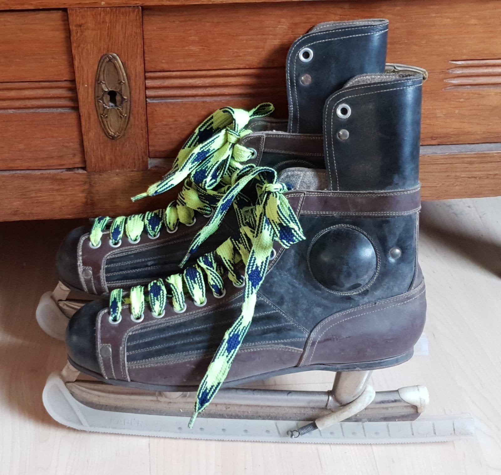 Vintage Freetime ijshockey schaatsen - Leder - Maat 42, Sport en Fitness, Schaatsen, Overige merken, Gebruikt, Ophalen of Verzenden