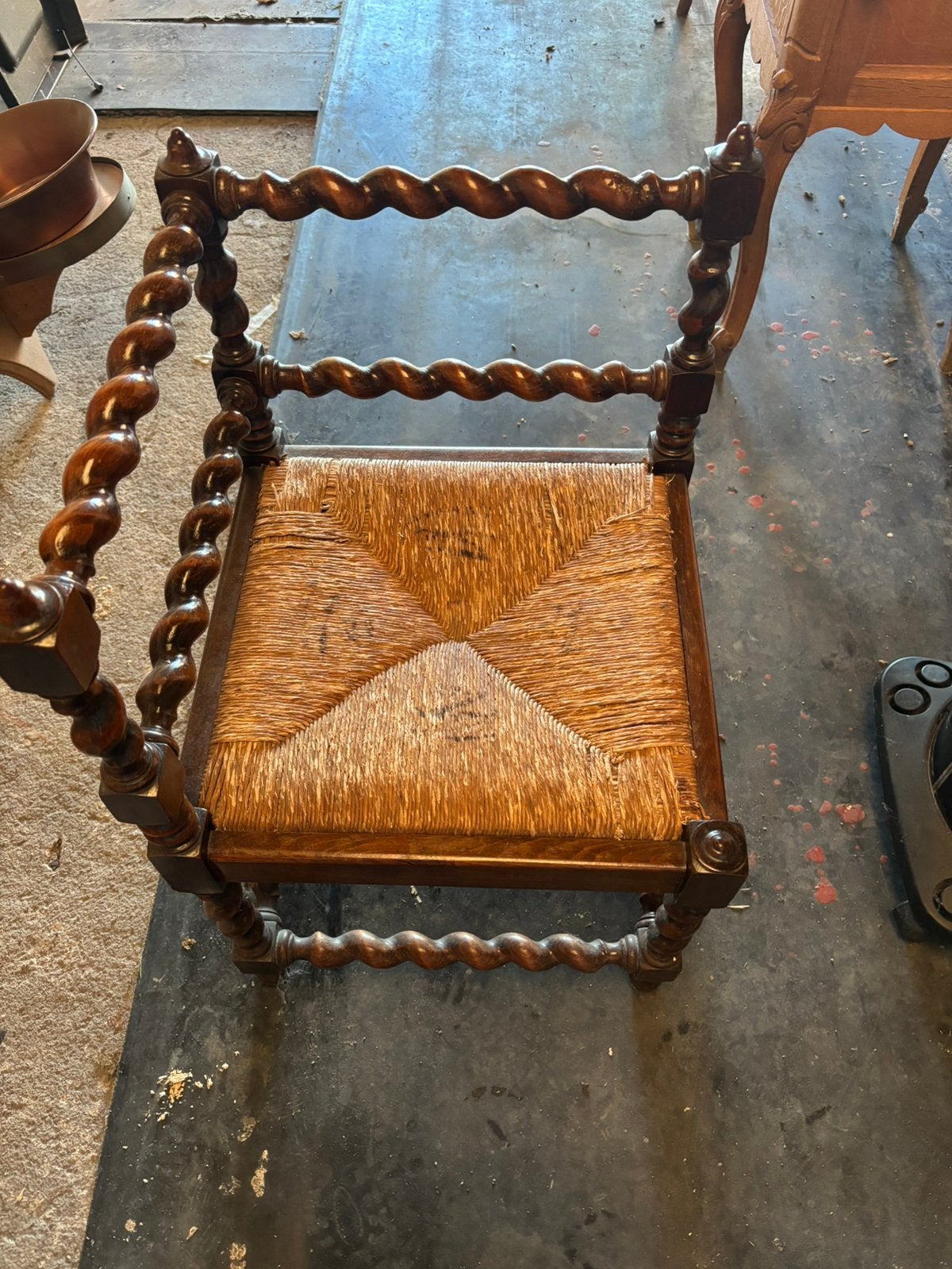 Chaise ancienne en bois tourné avec assise en paille tressée, Antiquités & Art, Enlèvement