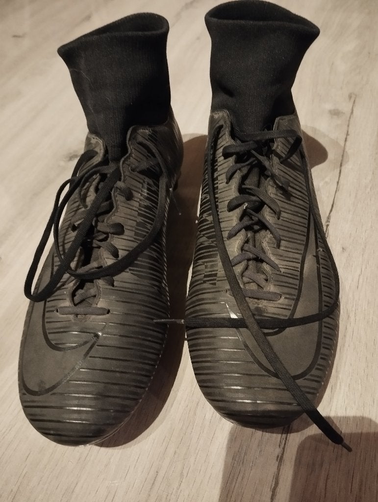 Voetbalschoenen, Ophalen