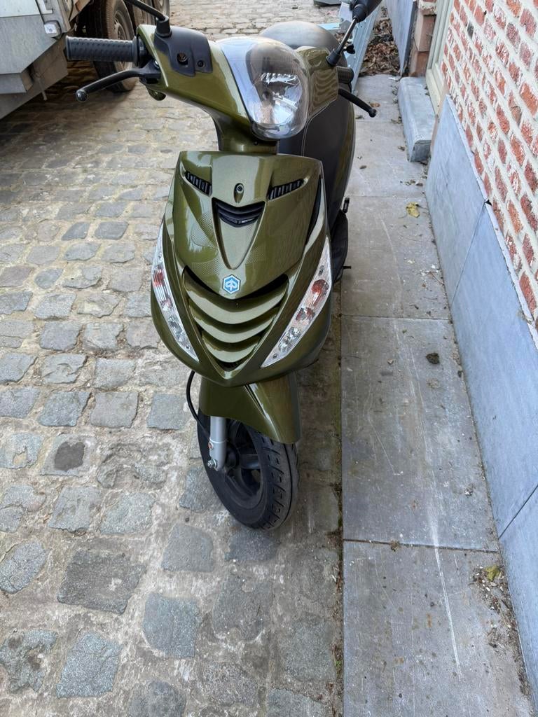 Piaggio zip b, Fietsen en Brommers, Ophalen, Zo goed als nieuw