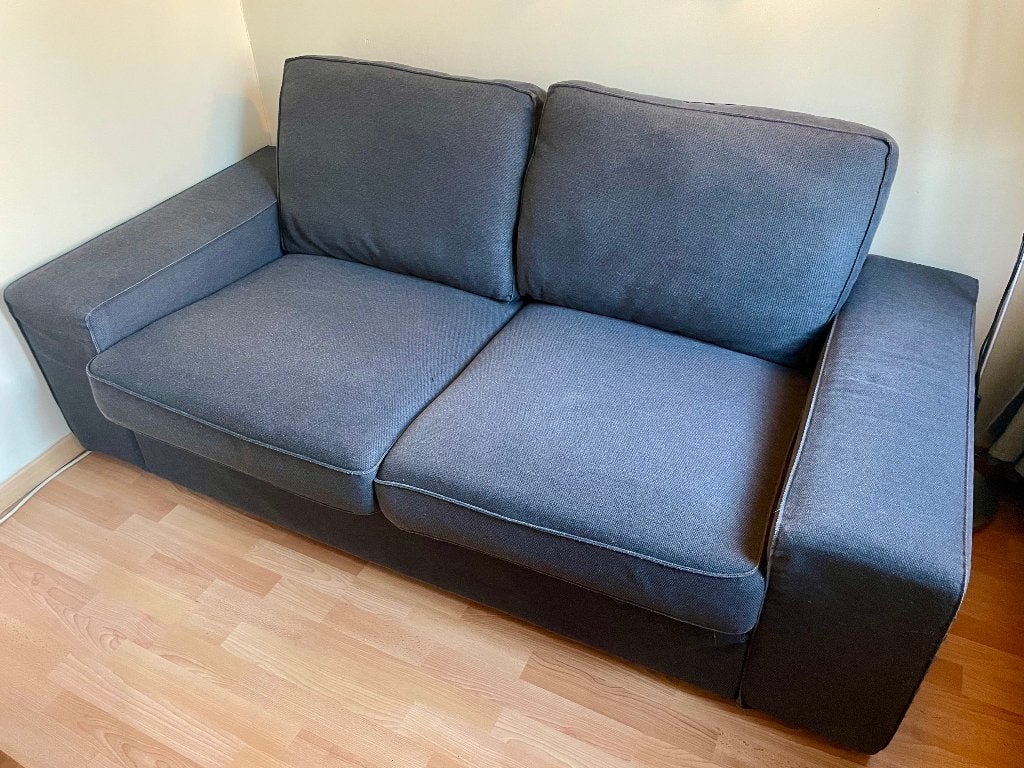 Canapé 2 places IKEA KIVIK – Gris foncé – Bon Condition, 75 à 100 cm, Enlèvement, Utilisé, Synthétique