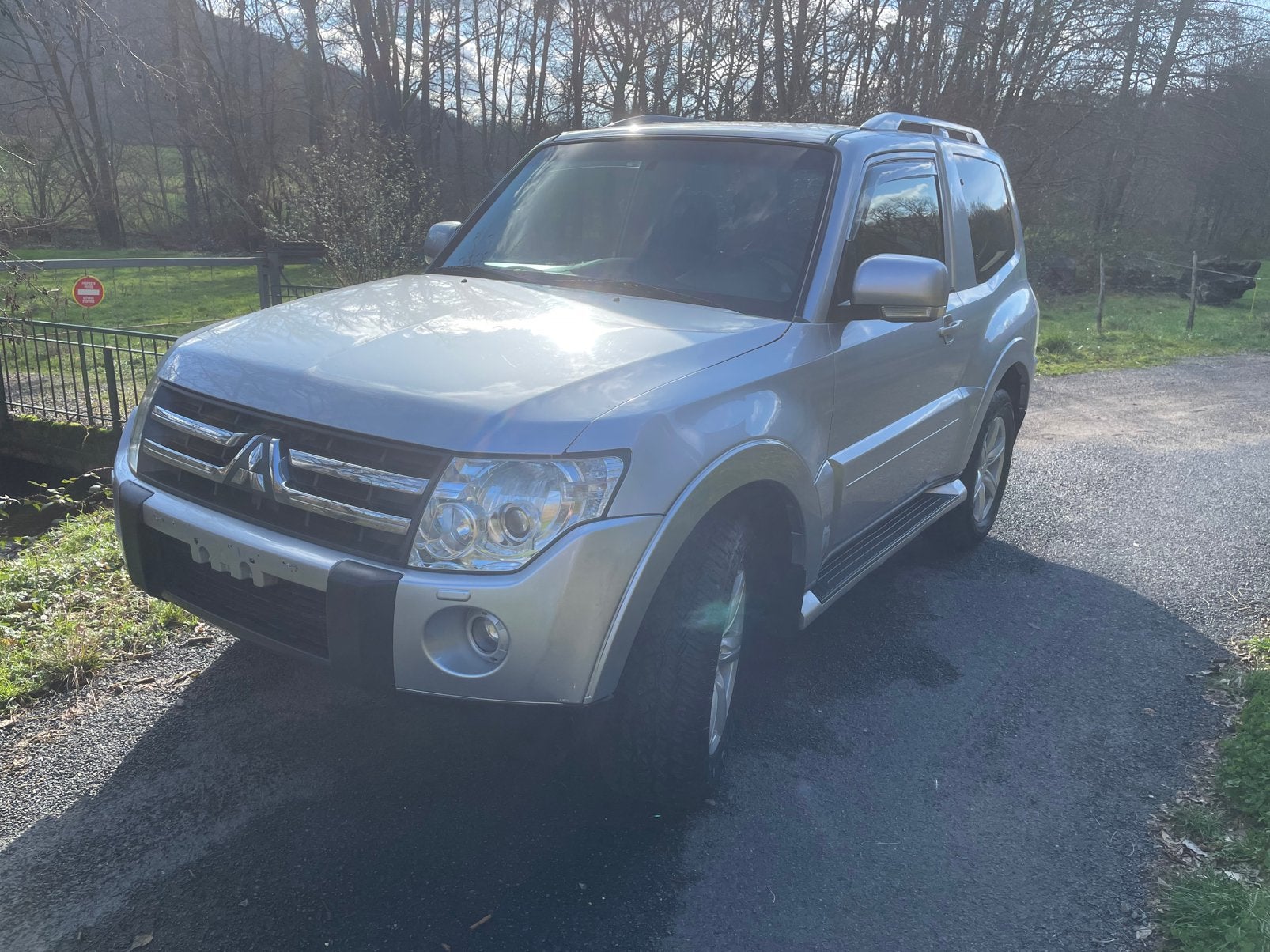 Mitsubishi pajero 3,2 auto fulls options, Autos, Cuir, Argent ou Gris, Achat, Noir