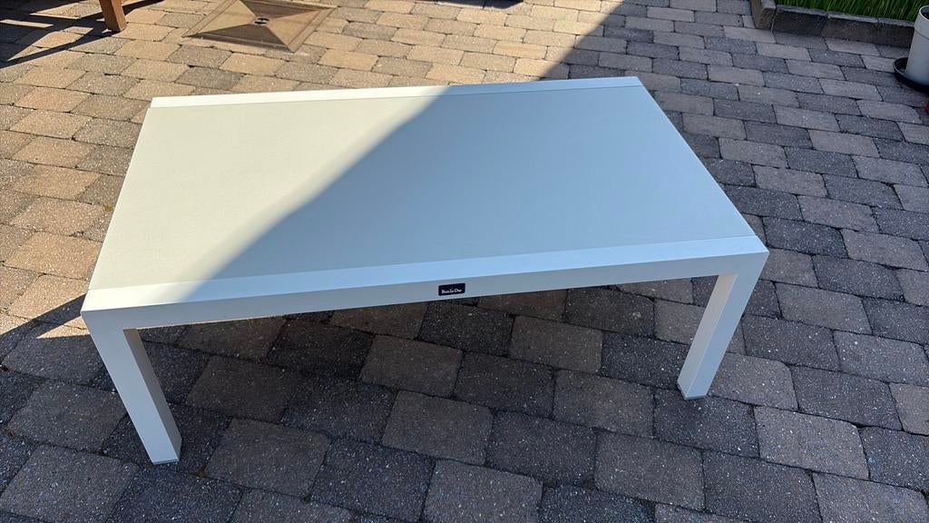 Lage tuintafel in creme met glazen blad, Ophalen, Zo goed als nieuw