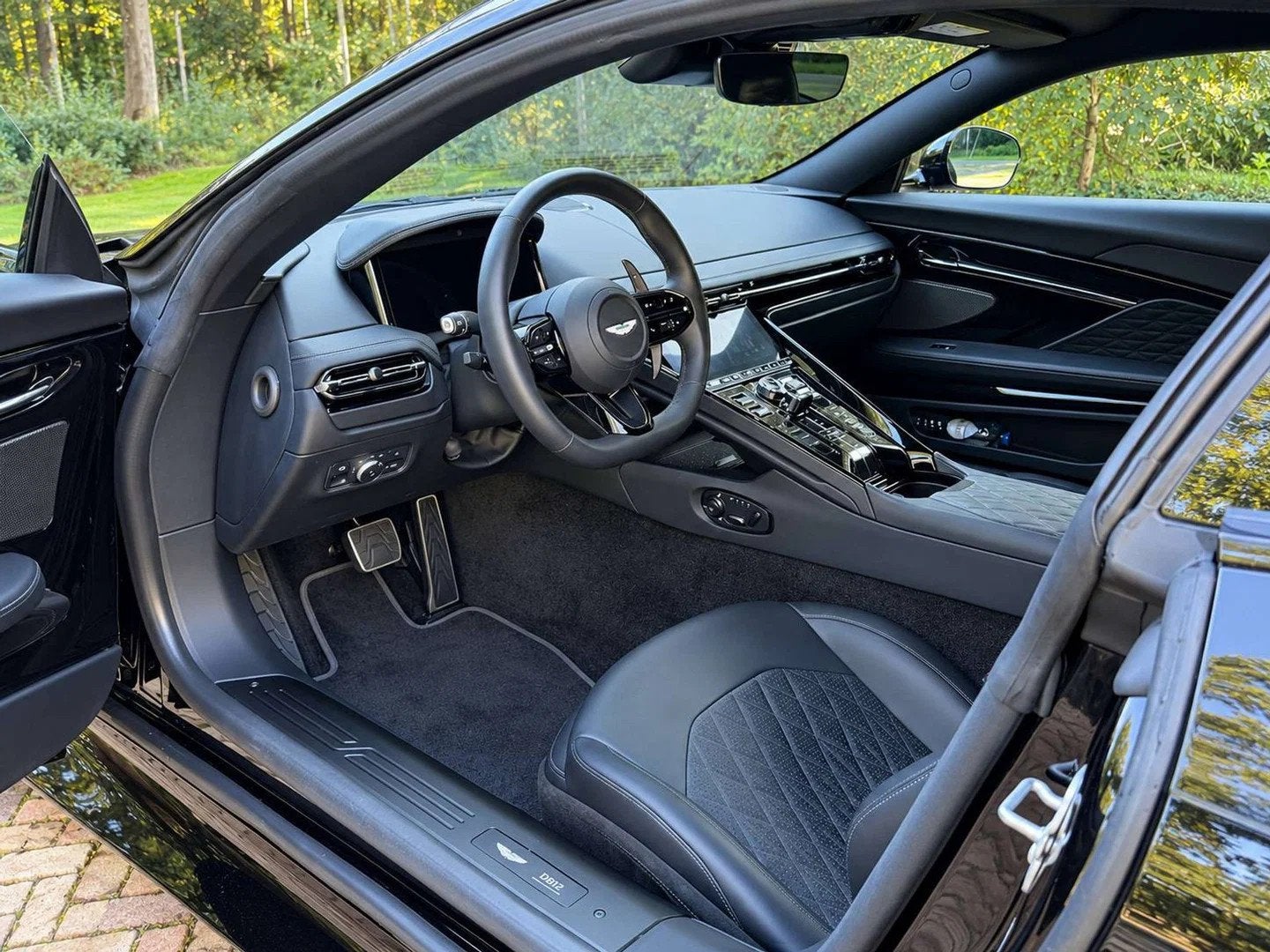 Aston Martin DB DB12 (bj 2025, automaat), Auto's, Automaat, Gebruikt, Zwart, Bedrijf