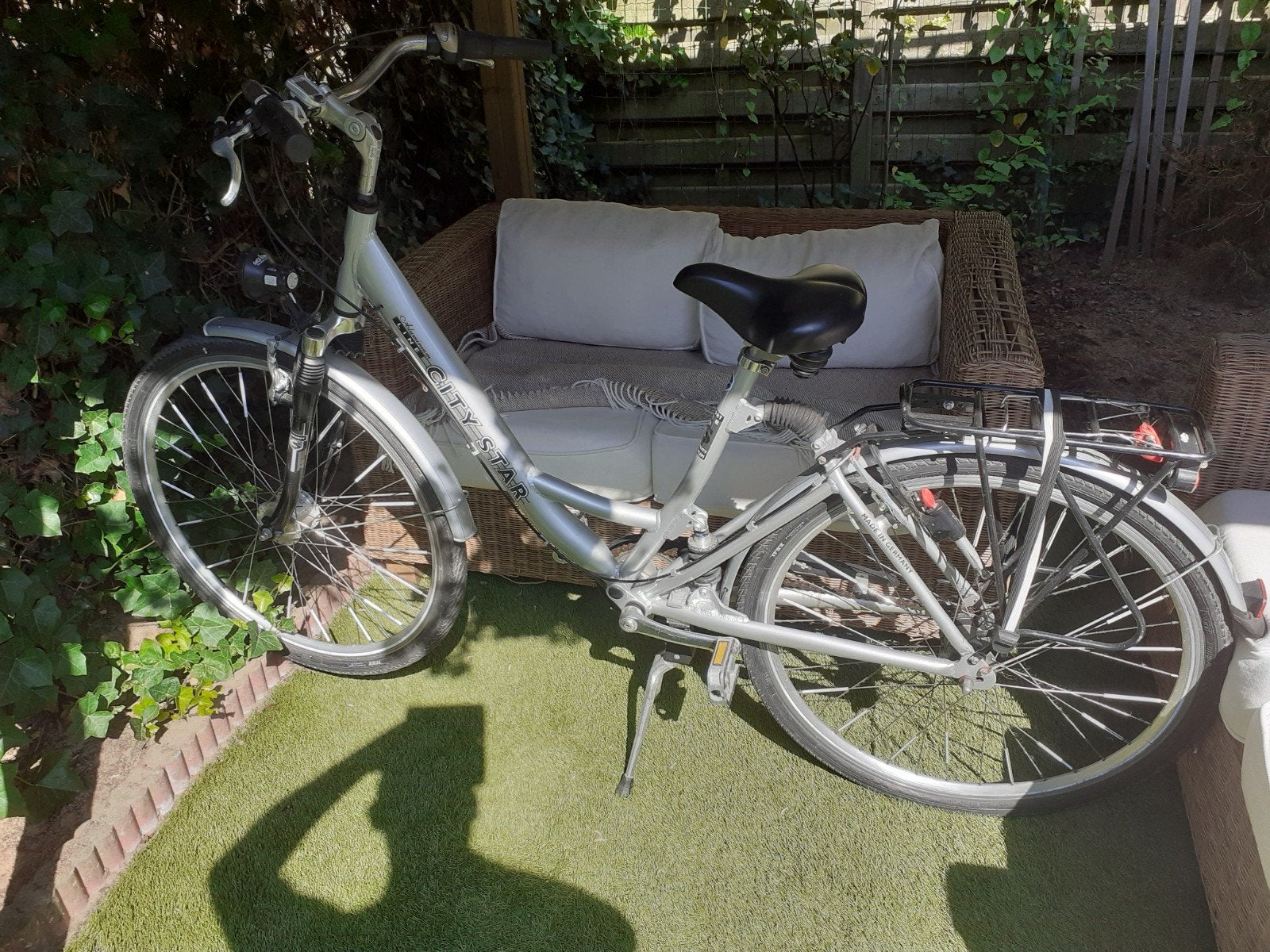 Dames fiets te koop, Ophalen
