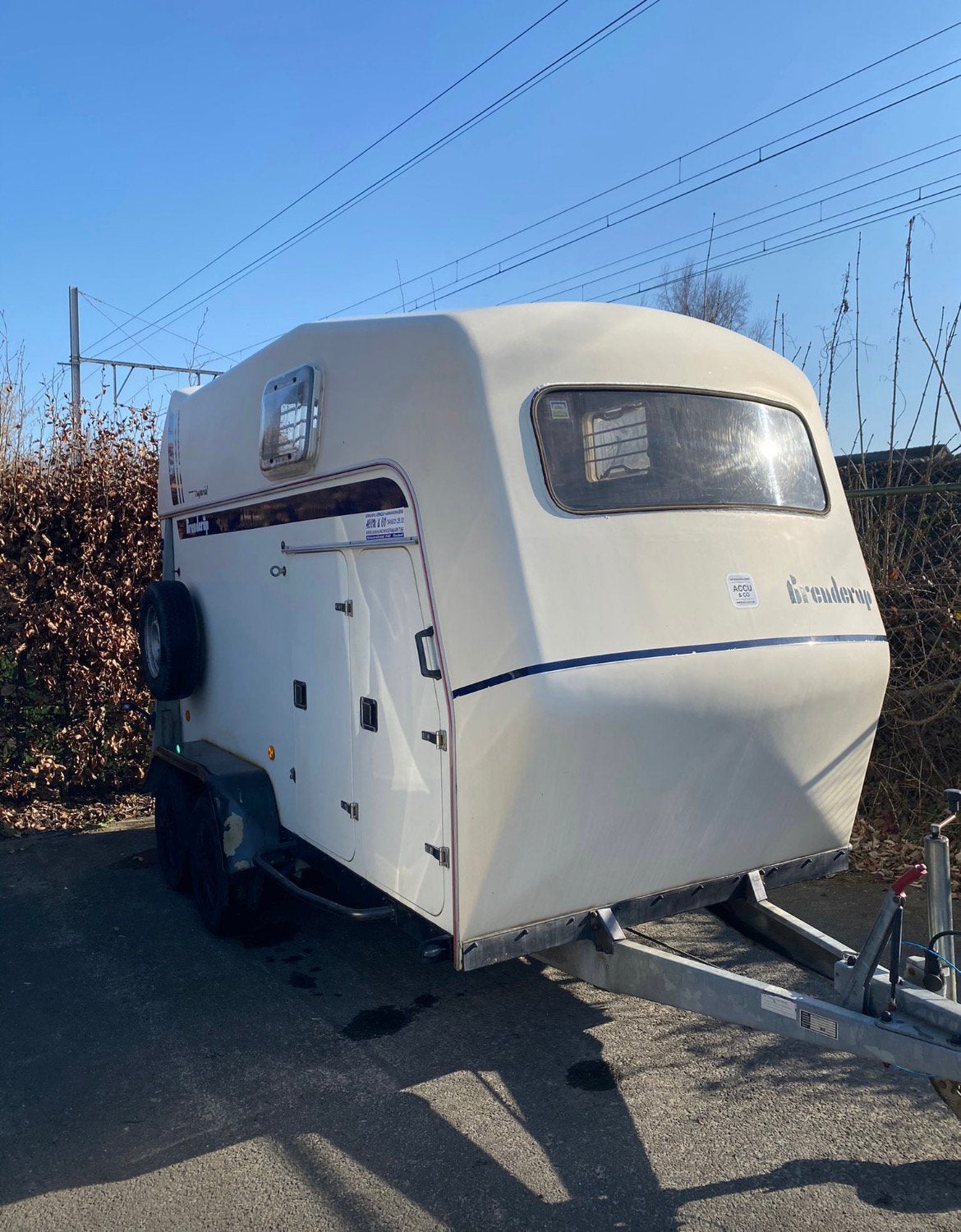 Brenderup paardentrailer 2 paarden met zadelkamer x2, Ophalen, Polyester