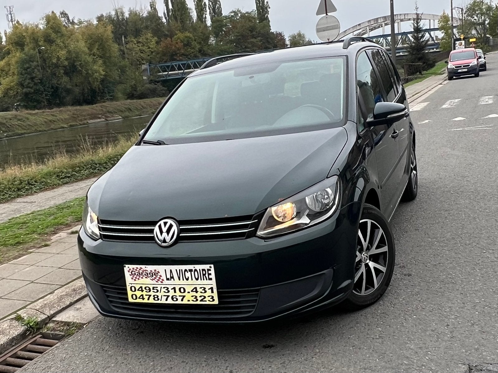 Volkswagen Touran 7 PLACES 2012 année 1.6 tdi 0032478767323, Auto's, Monovolume, 4 cilinders, 7 zetels, Bedrijf