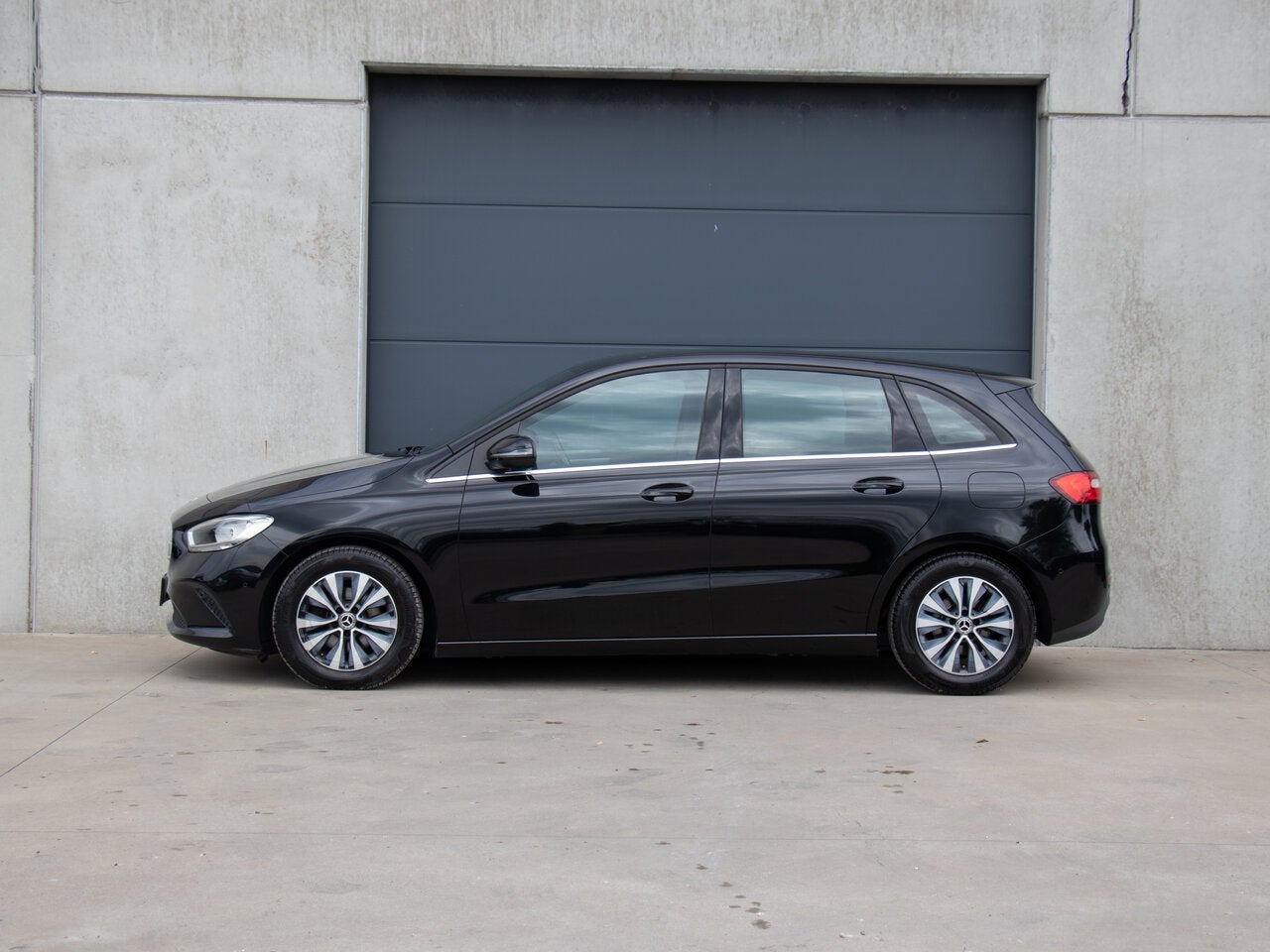 Mercedes-Benz B 180 1.5 AUTOMAAT 115PK CAMERA|NAVI|SENSOREN, Monovolume, 4 cilinders, Bedrijf, Te koop