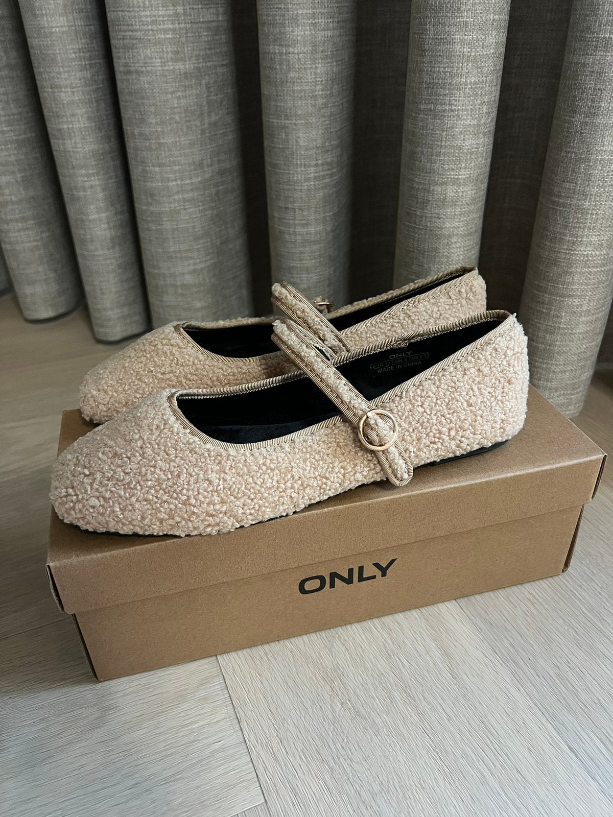 Ballerines en peluche de la marque ONLY - taille 39, Neuf, Brun, Ballerines, Envoi