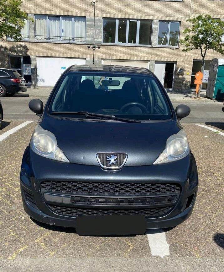Peugeot 107 1.0 benzine euro 5 bouwjaar 2011 km 230.000, Auto's, Euro 5, Stof, Bedrijf, Handgeschakeld