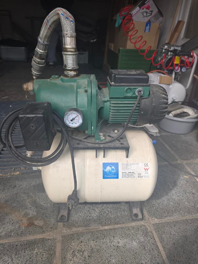 Groupe hydrophore DAB - Réservoir PressureWave 20L - Très bo, Jardin & Terrasse, Pompes à eau, Utilisé, Enlèvement