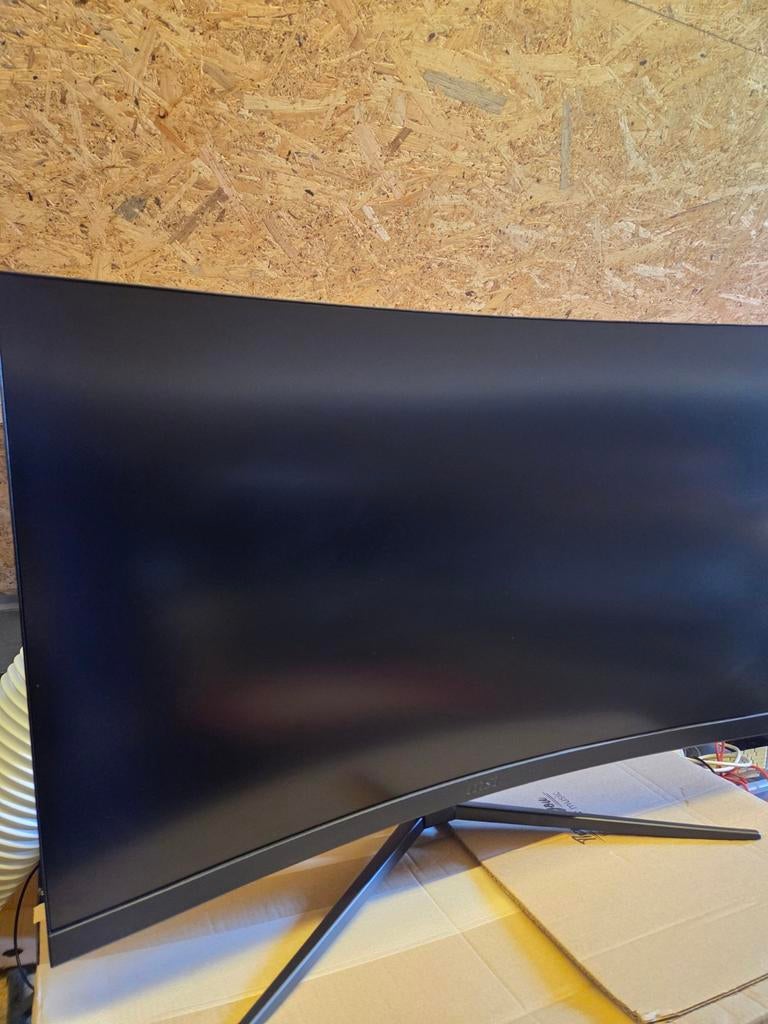 Ecran PC gaming : MSI G32CQ4 E2, VA, Enlèvement, HDMI, Haut-parleurs intégrés
