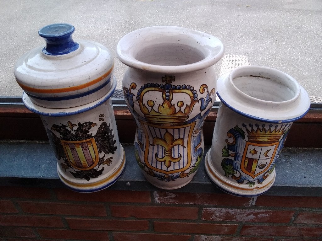 3 potten met wapenschild, Ophalen of Verzenden