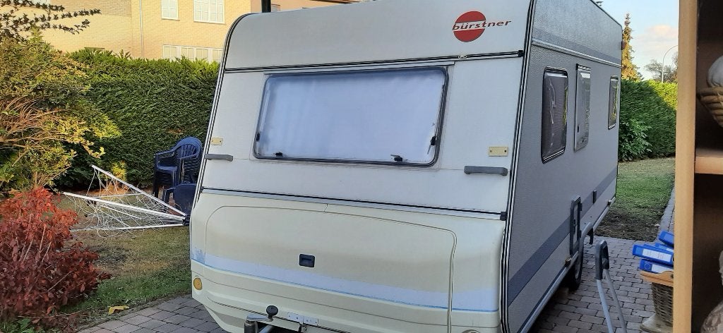 Caravane 3 à 4 places de couchage, Jusqu'à 4, Douche, 2 lits séparés, 750 - 1000 kg