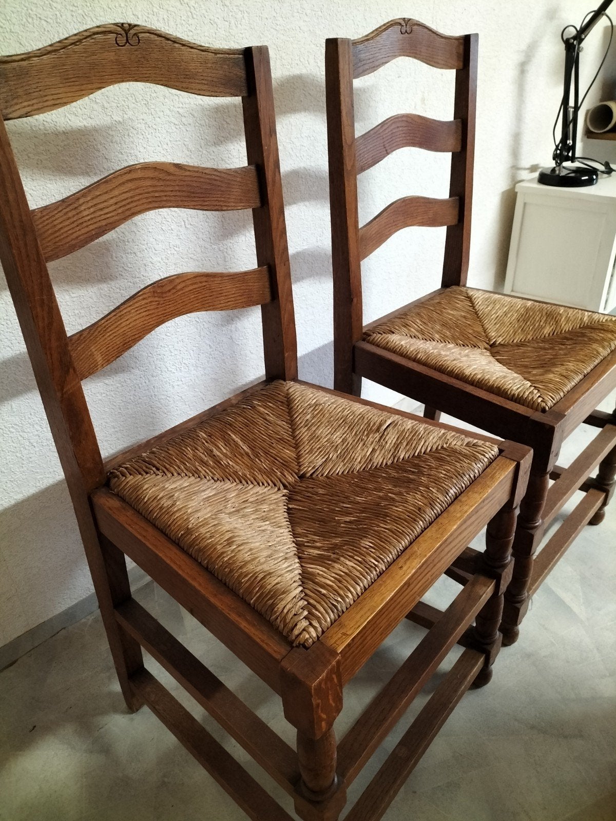 volhouten stoelen, Enlèvement