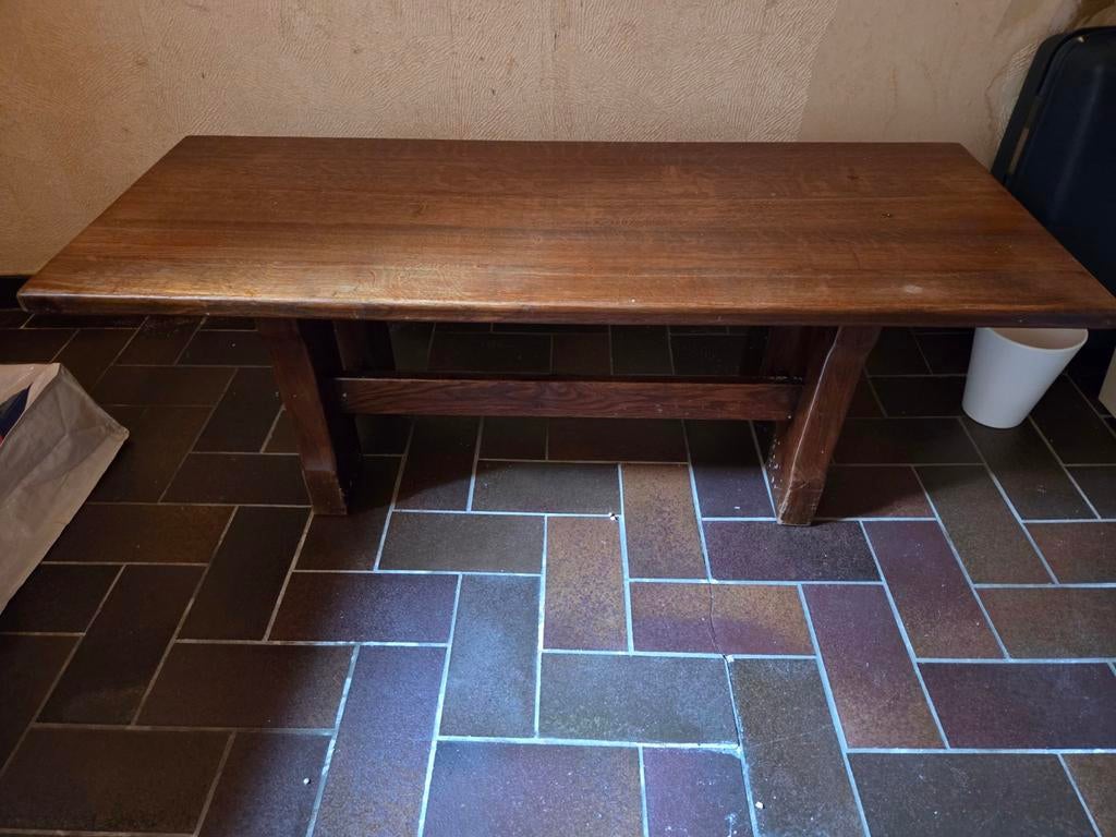 Eiken salontafel, Enlèvement