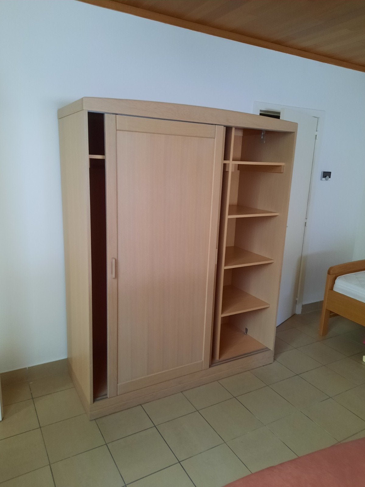 Basic slaapkamer uitzet, Enlèvement
