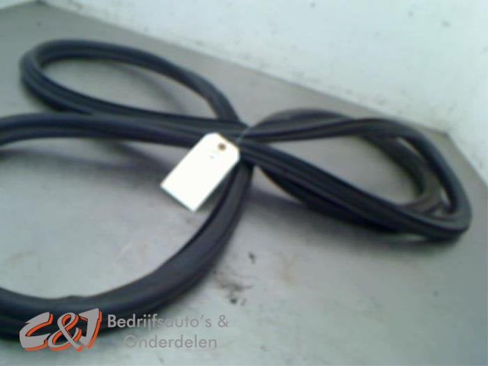 Portierrubber 2Deurs links van een Mercedes Vito, Gebruikt, -, Ophalen of Verzenden, -