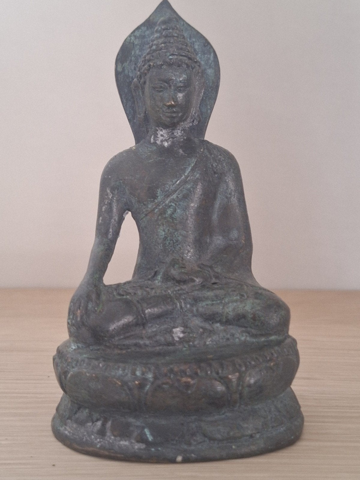 antiek boedha beeldje in brons, Antiquités & Art, Enlèvement ou Envoi, Bronze