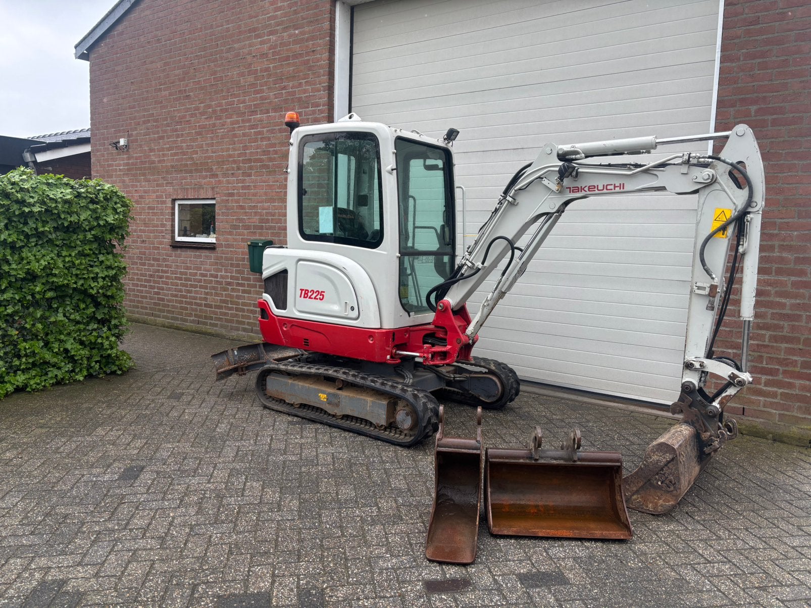 Takeuchi TB225 minigraver graafmachine kraan, Enlèvement