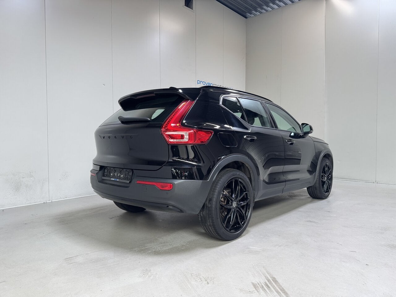 Volvo XC40 1.5 Benzine Autom. Momentum Pro - Airco - Topsta, 0 kg, Zwart, 120 kW, 5 zetels