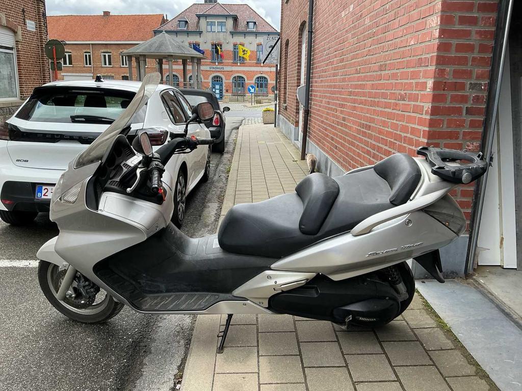 Honda FJS600 Motorfiets, Bedrijf, Overig