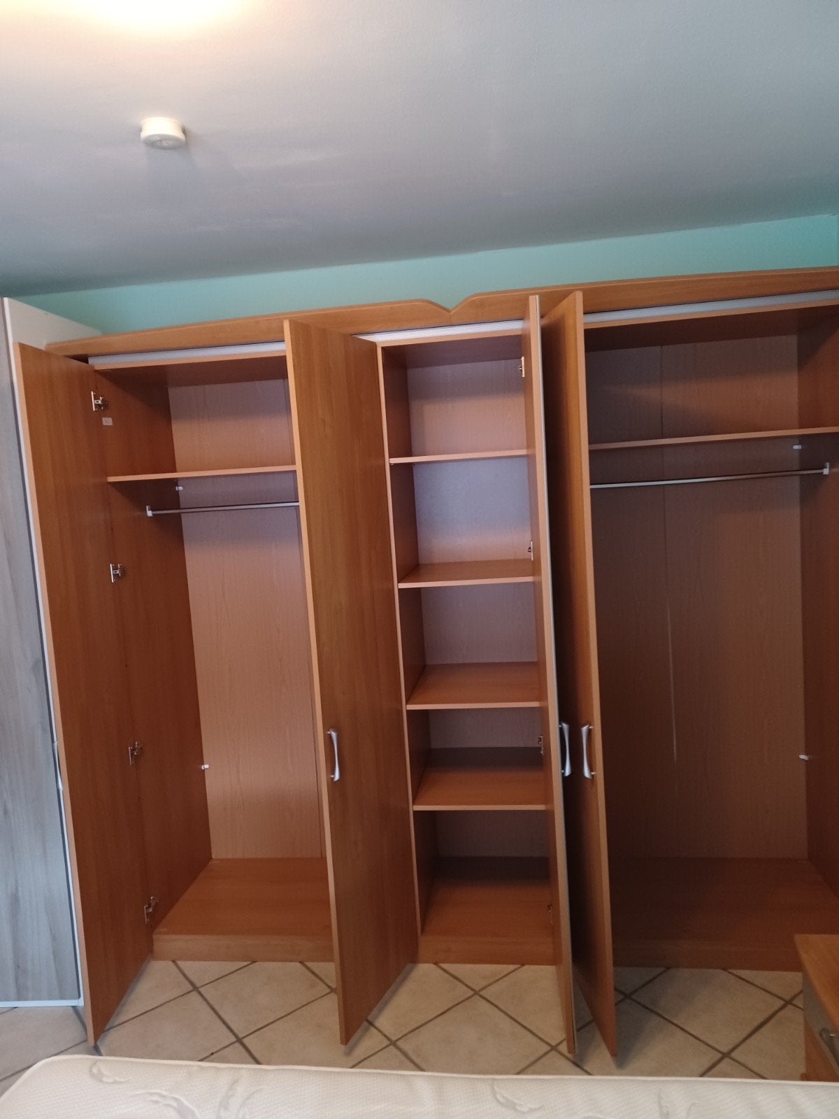 A vendre garde robe + commode assortie., Maison & Meubles, Enlèvement