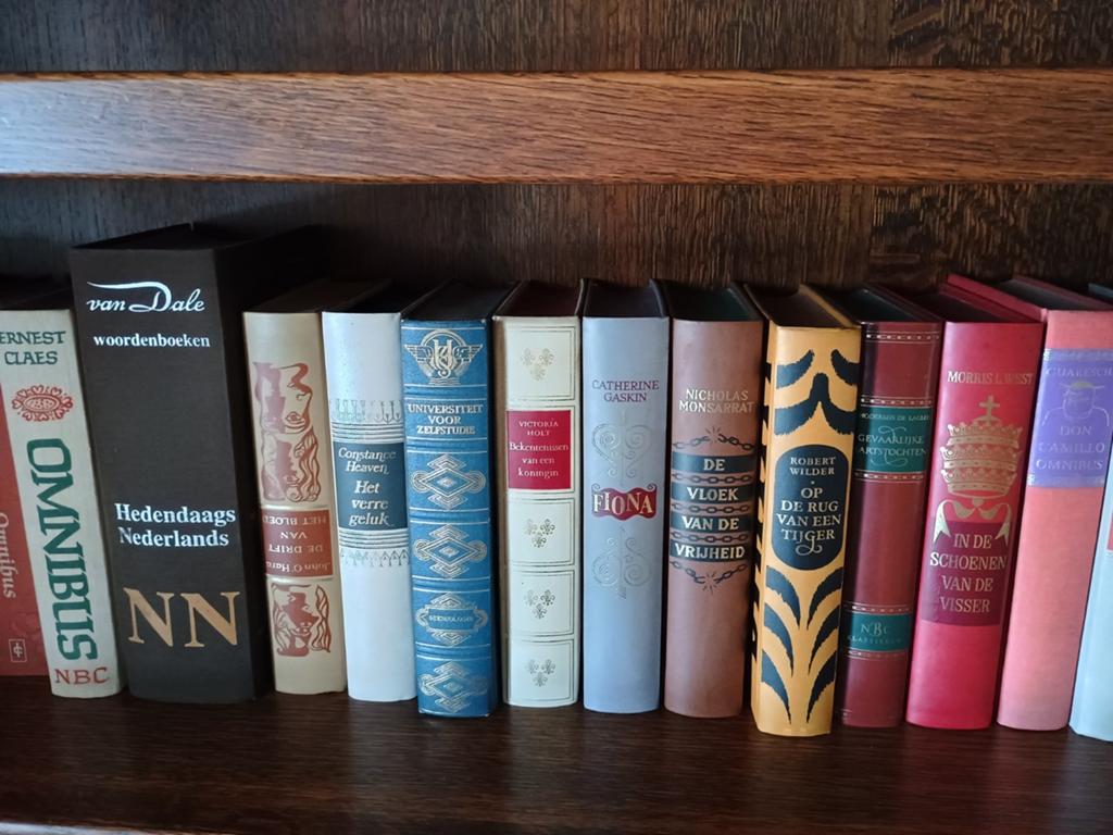 Een 50 tal boeken, encyclopedieen, romans enz..., Ophalen